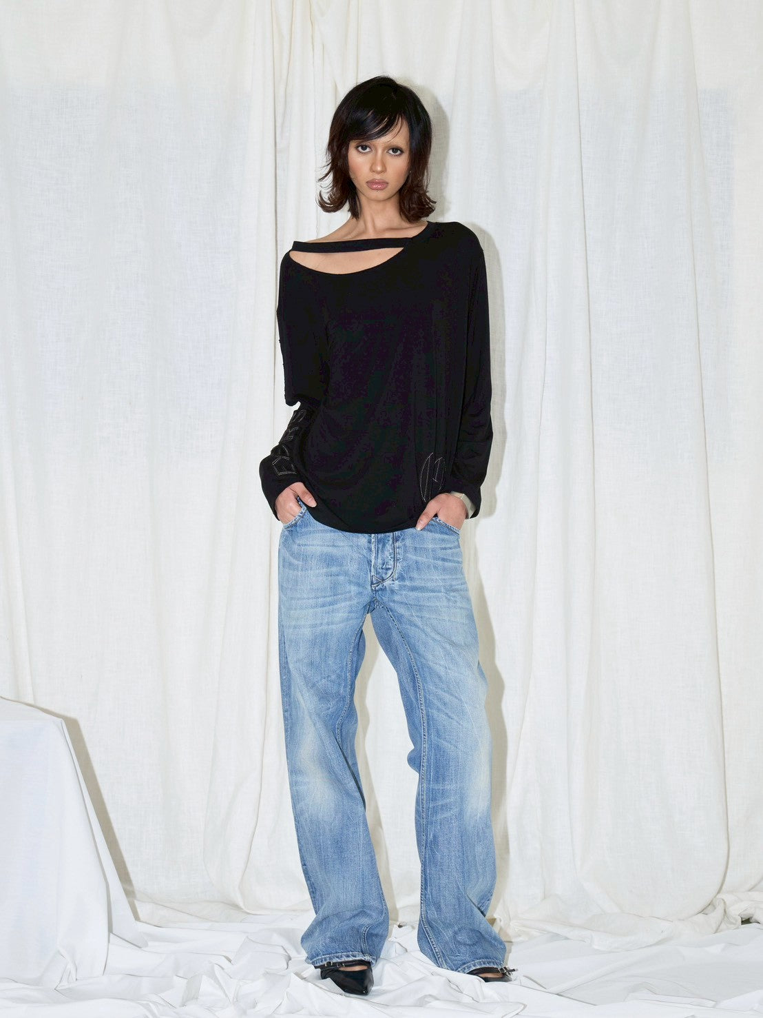 【EYEER】02 Logo One Shoulder Long Sleeve