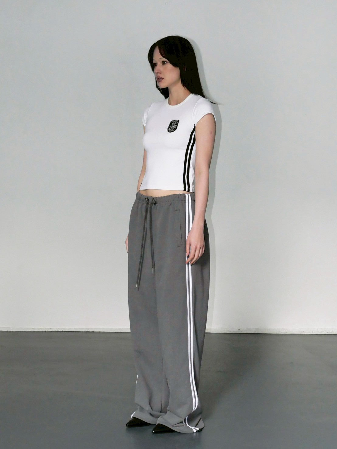 【EYEER】Shield Logo Short Sleeve Top