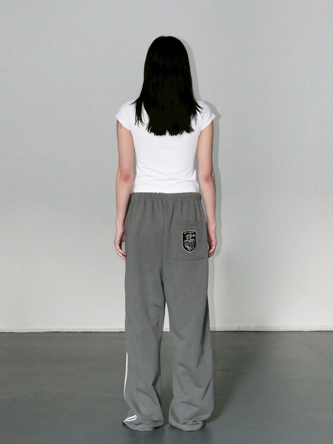 【EYEER】Shield Logo Short Sleeve Top