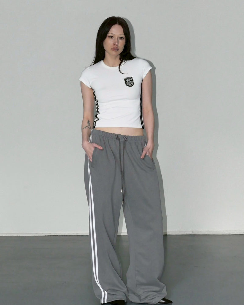 【EYEER】Shield Logo Short Sleeve Top
