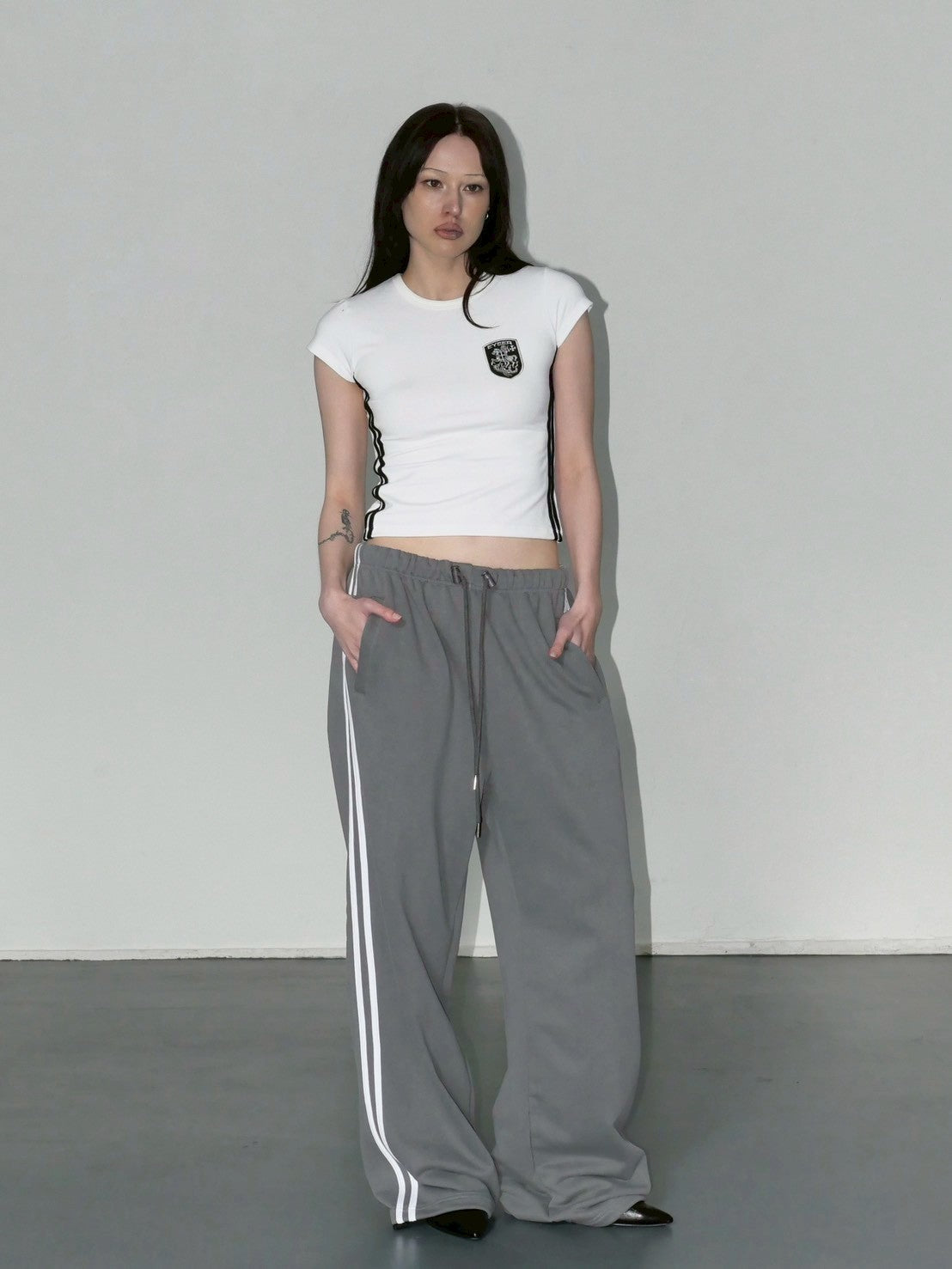 【EYEER】Shield Logo Short Sleeve Top