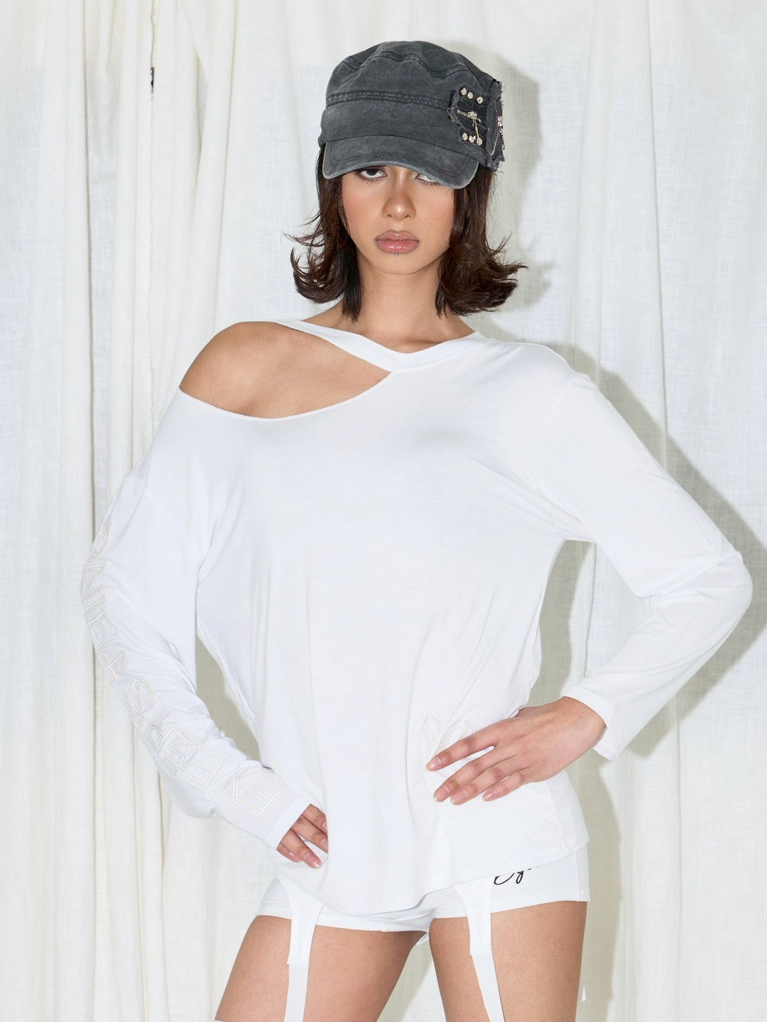 【EYEER】02 Logo One Shoulder Long Sleeve