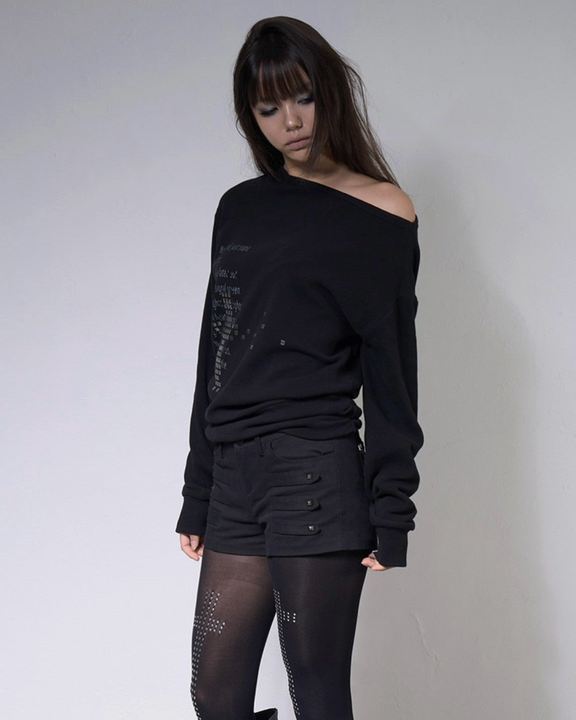 【FANCY CLUB】PIXEL CROSS ONE-SHOULDER SWEATSHIRT