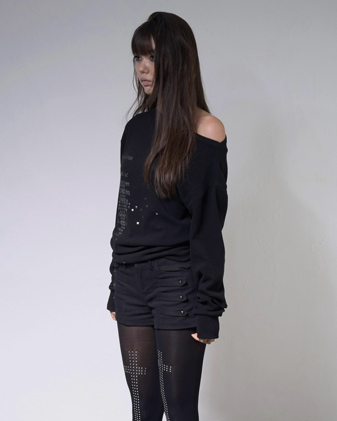 【FANCY CLUB】PIXEL CROSS ONE-SHOULDER SWEATSHIRT