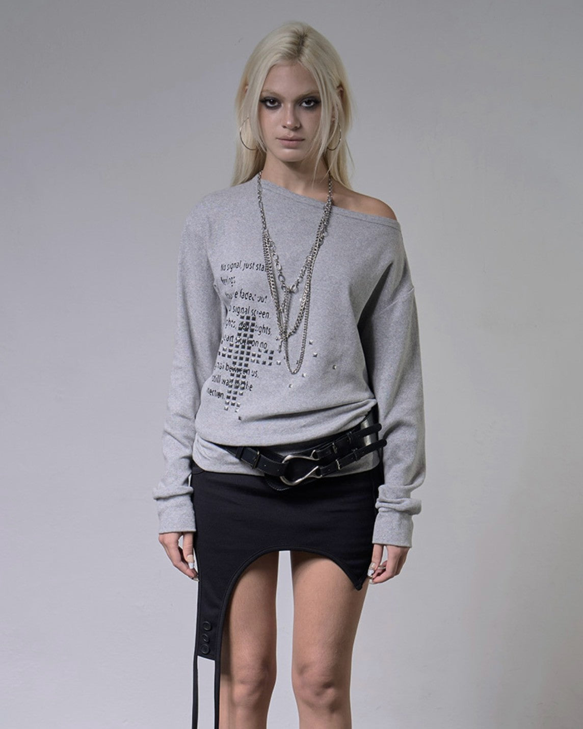 【FANCY CLUB】PIXEL CROSS ONE-SHOULDER SWEATSHIRT