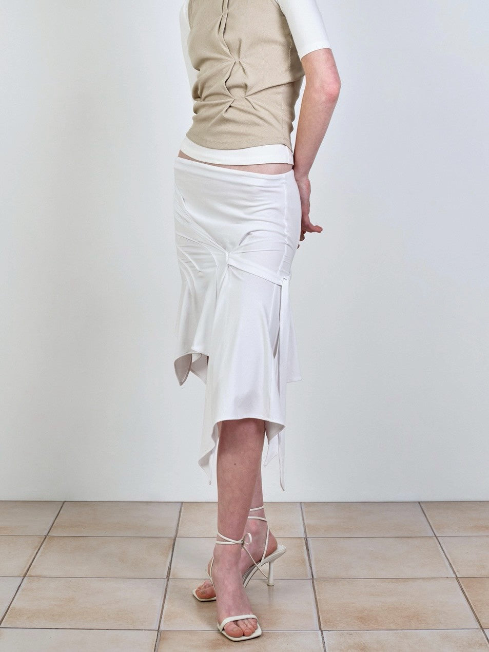 【NACHE】INCLINE DRAPING TANK TOP
