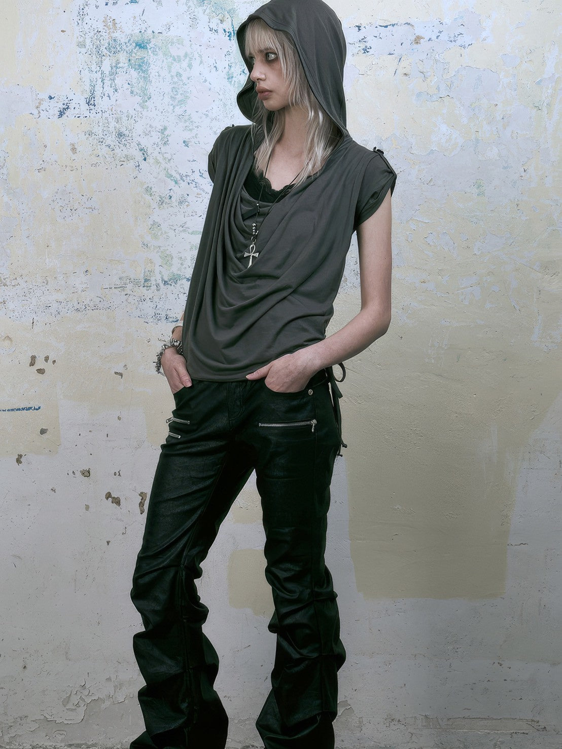 【NOT KNOWING】Mili Drape Half Hoodie