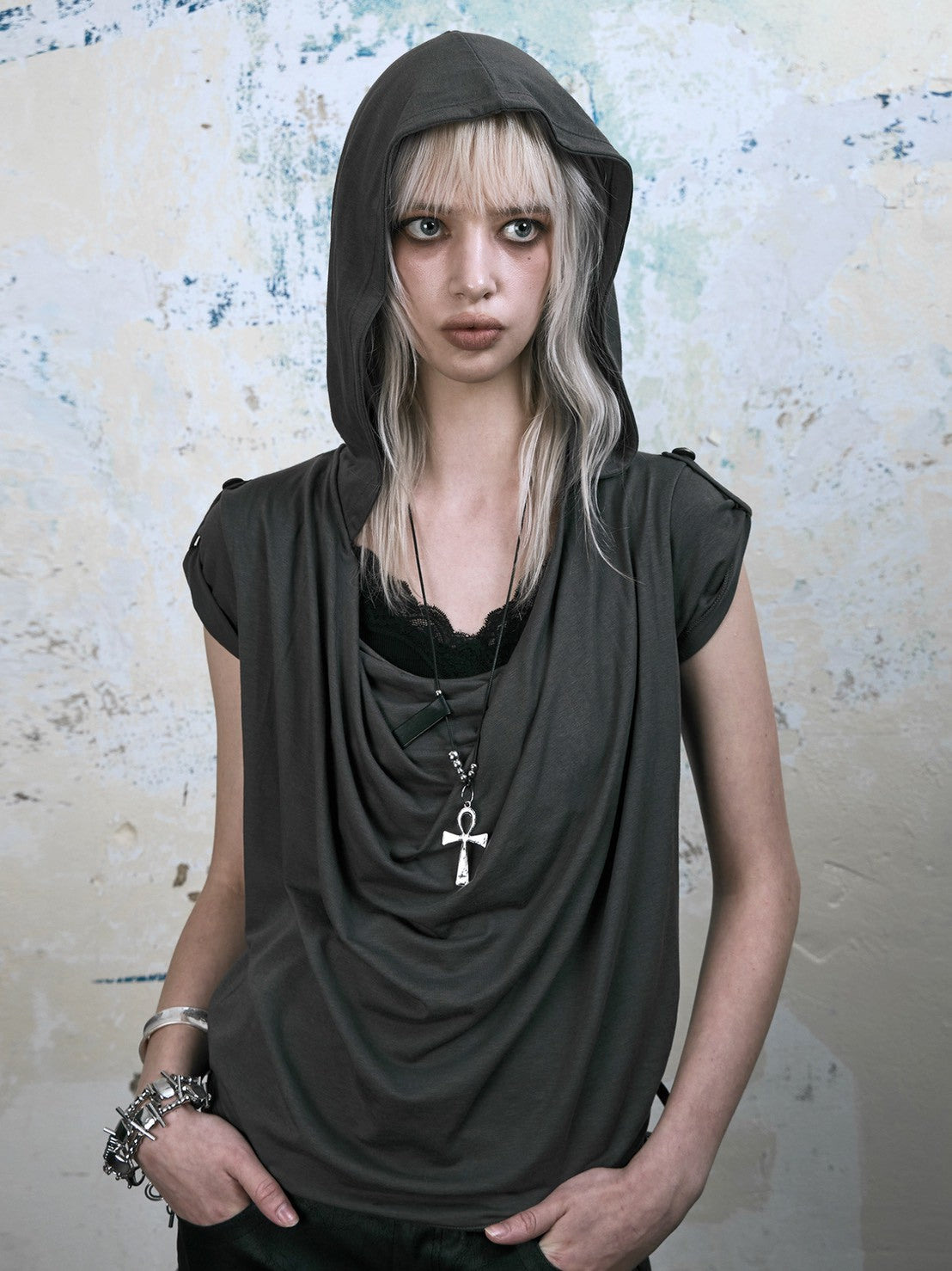 【NOT KNOWING】Mili Drape Half Hoodie