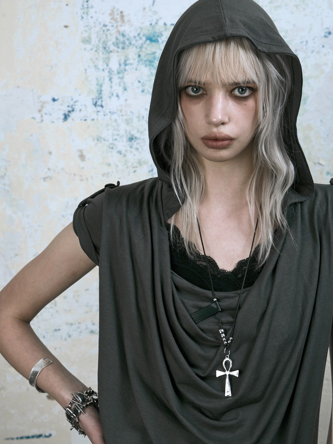 【NOT KNOWING】Mili Drape Half Hoodie