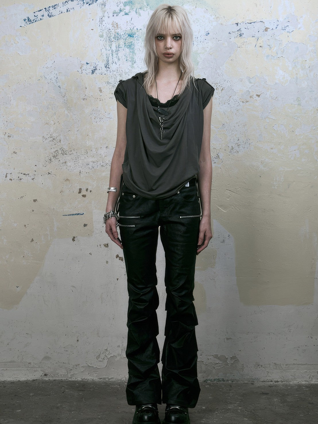 【NOT KNOWING】Mili Drape Half Hoodie