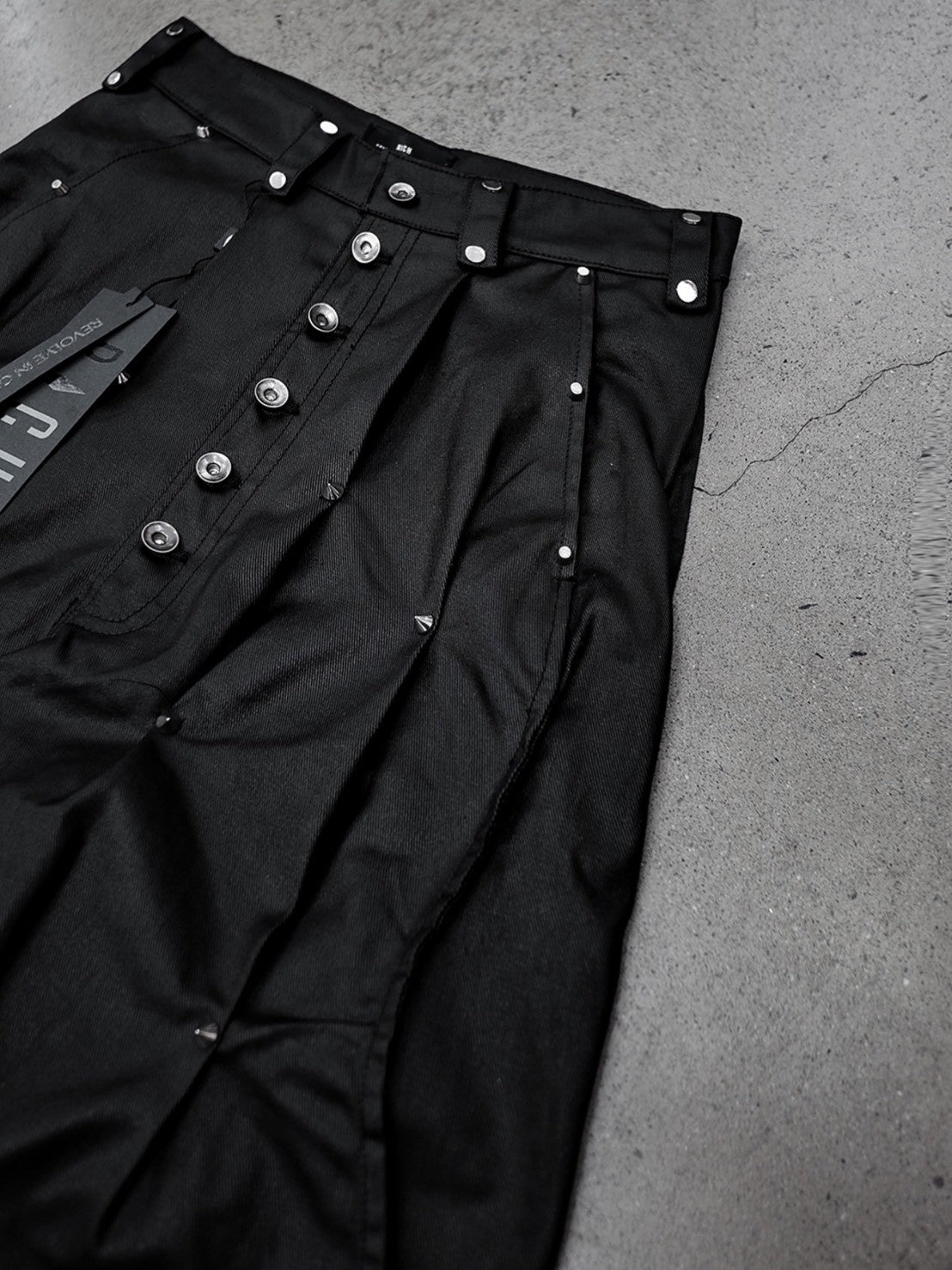 【RICH】MULTI RIVET WAXED WIDE PANTS