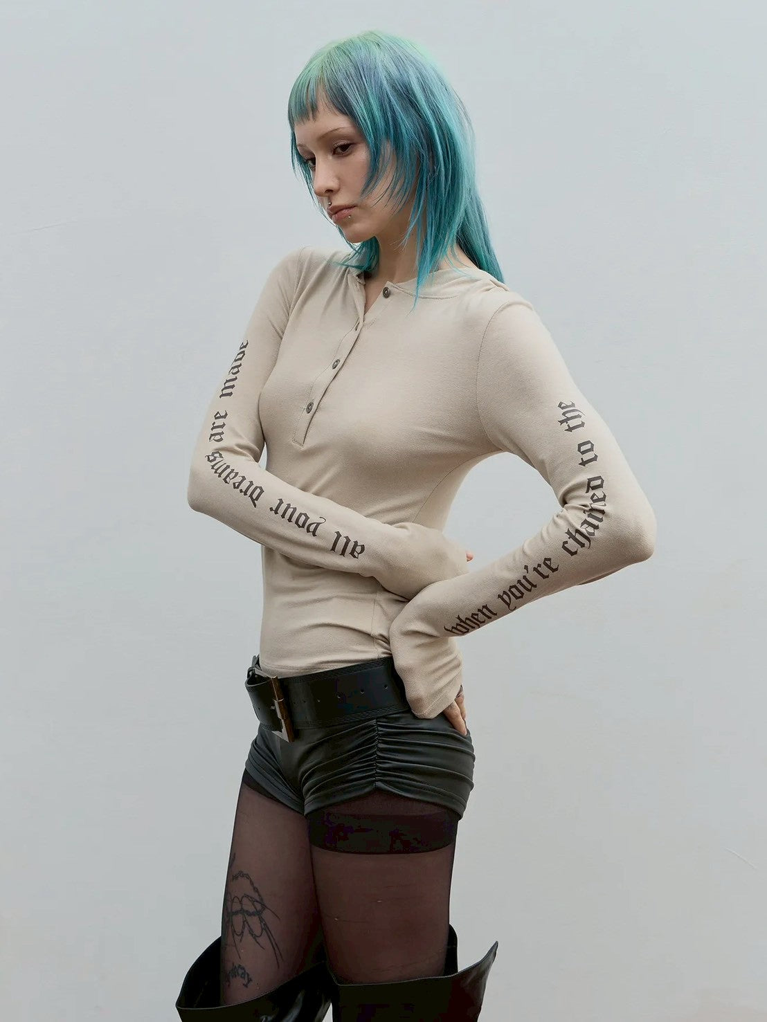 【ROCK CAKE】Sleeve Lettering Hoodie