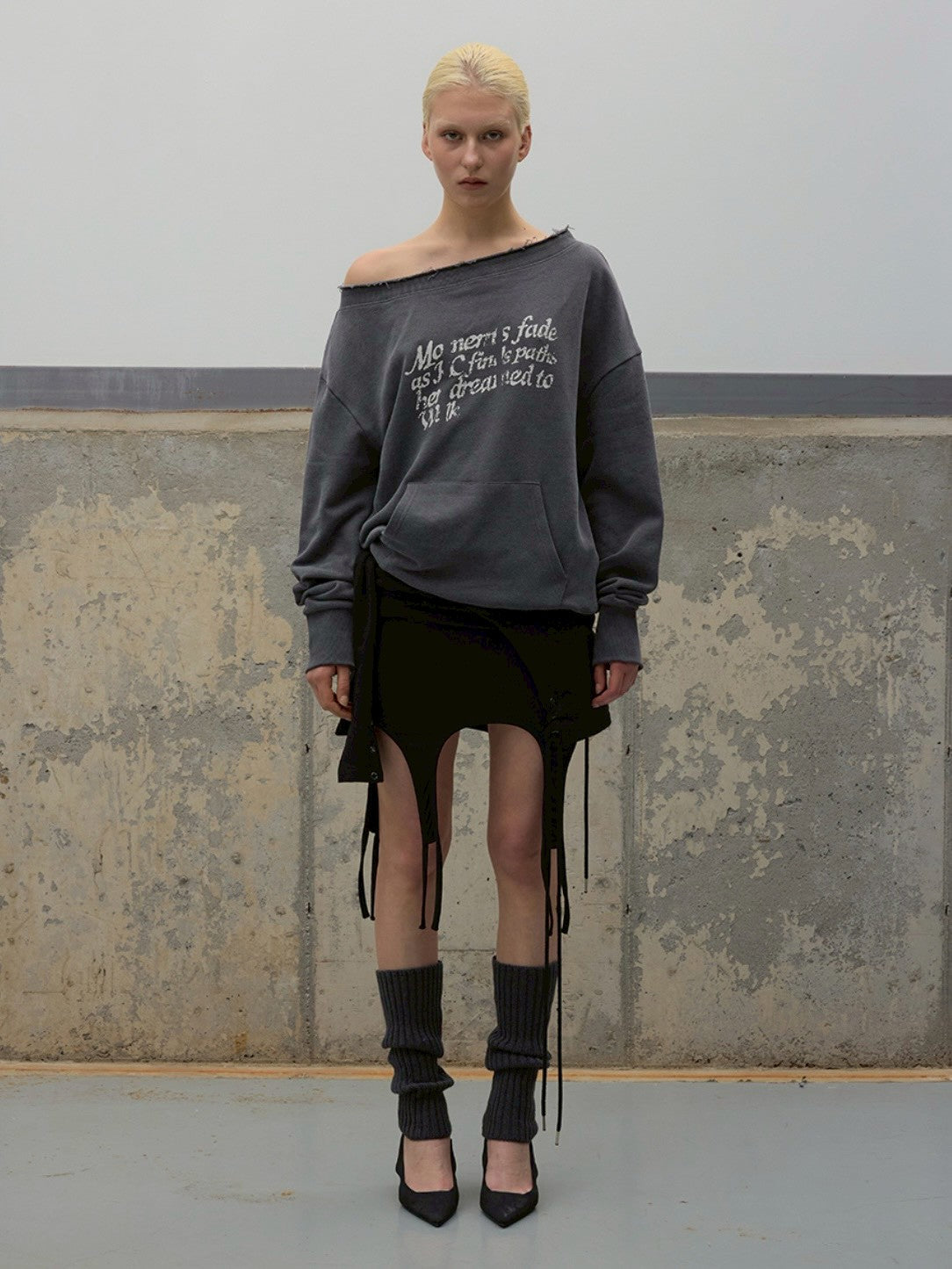 【ROCK CAKE】Washed Off Shoulder Sweatshirt