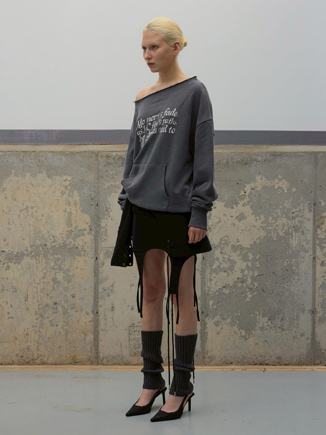 【ROCK CAKE】Washed Off Shoulder Sweatshirt