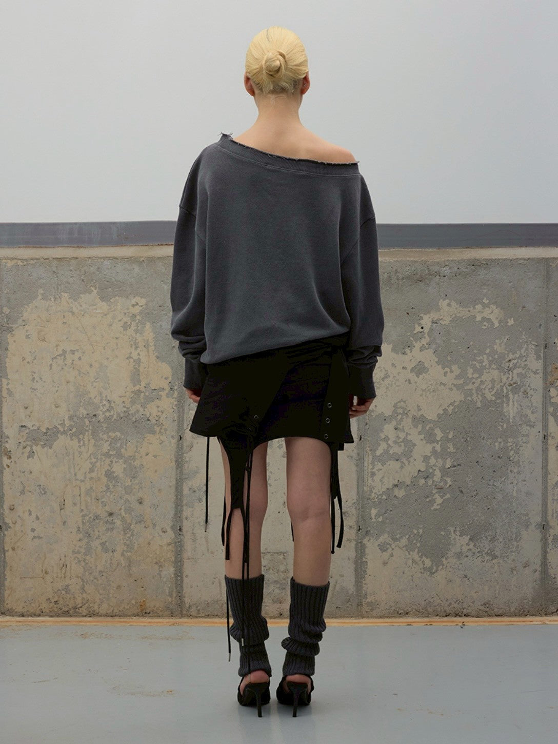 【ROCK CAKE】Washed Off Shoulder Sweatshirt