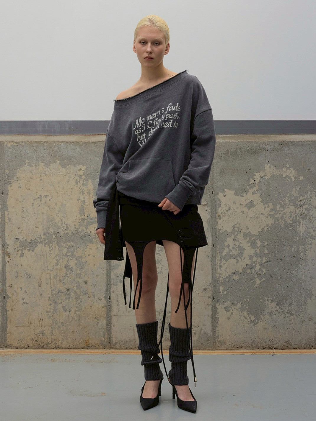 【ROCK CAKE】Washed Off Shoulder Sweatshirt
