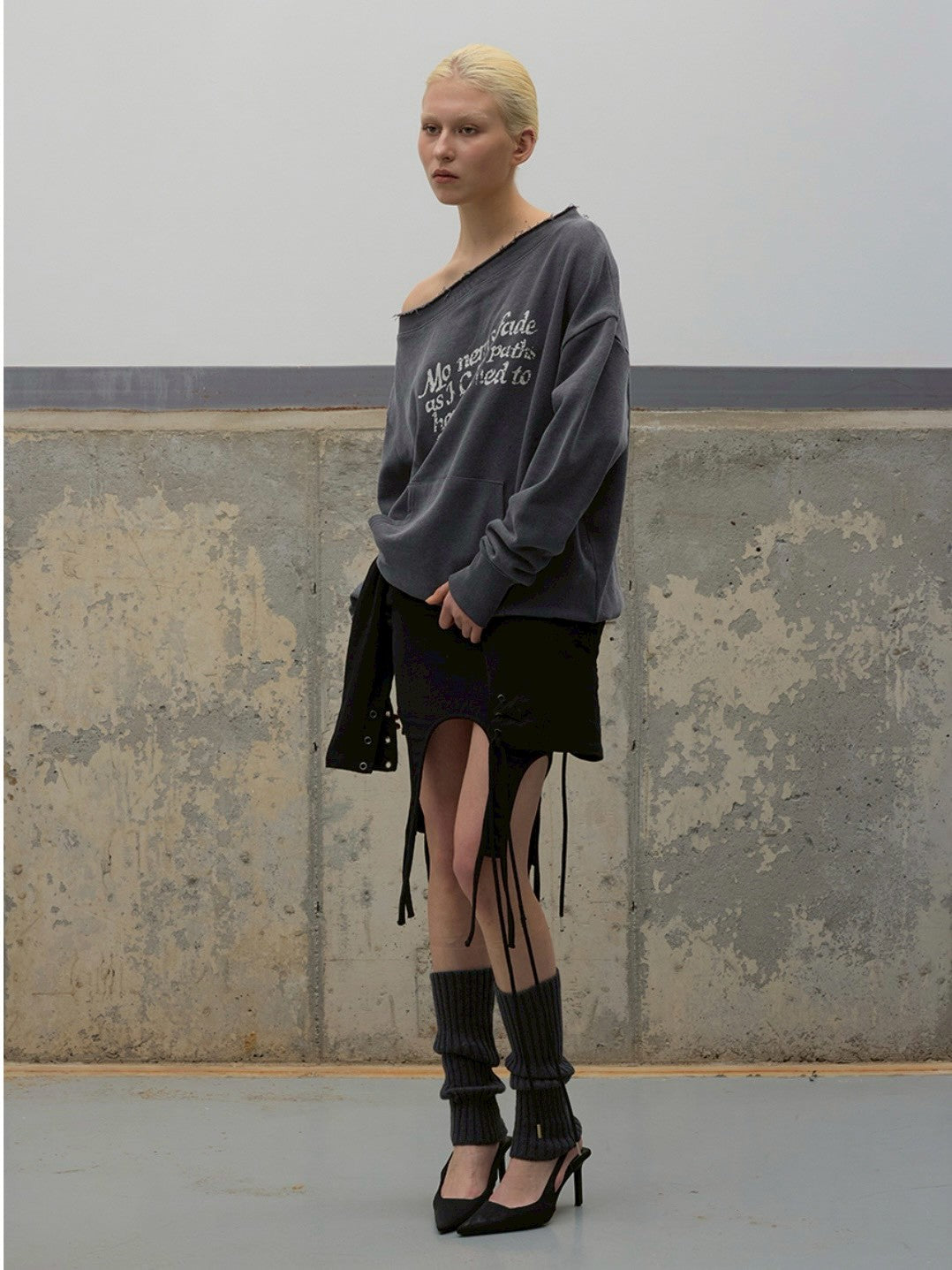 【ROCK CAKE】Washed Off Shoulder Sweatshirt