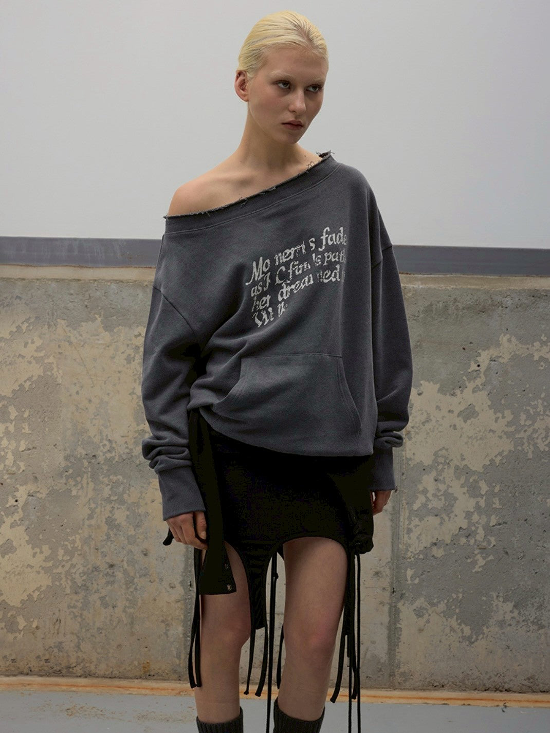 【ROCK CAKE】Washed Off Shoulder Sweatshirt
