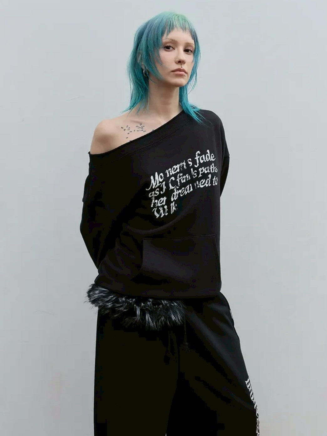 【ROCK CAKE】Washed Off Shoulder Sweatshirt