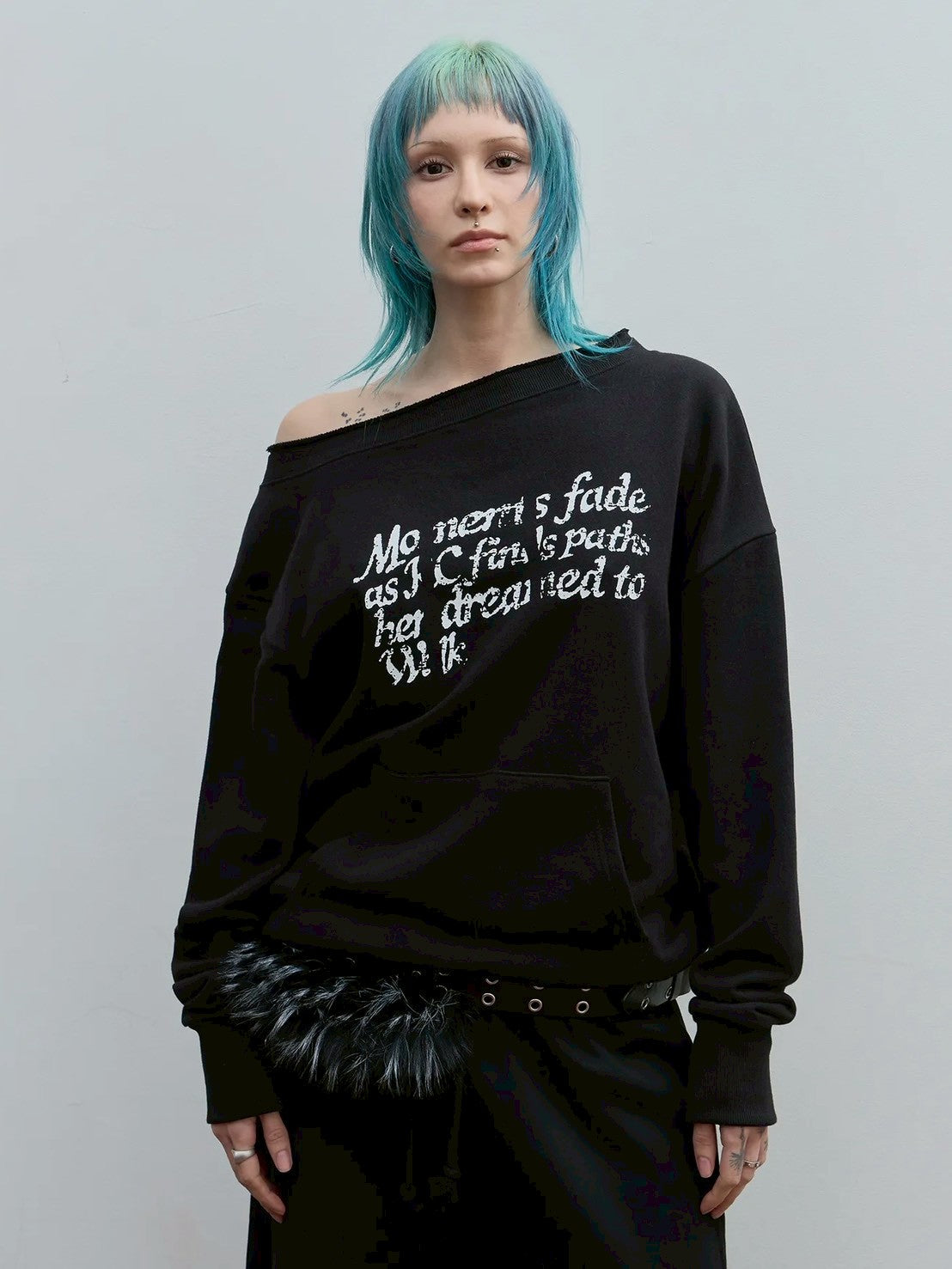 【ROCK CAKE】Washed Off Shoulder Sweatshirt