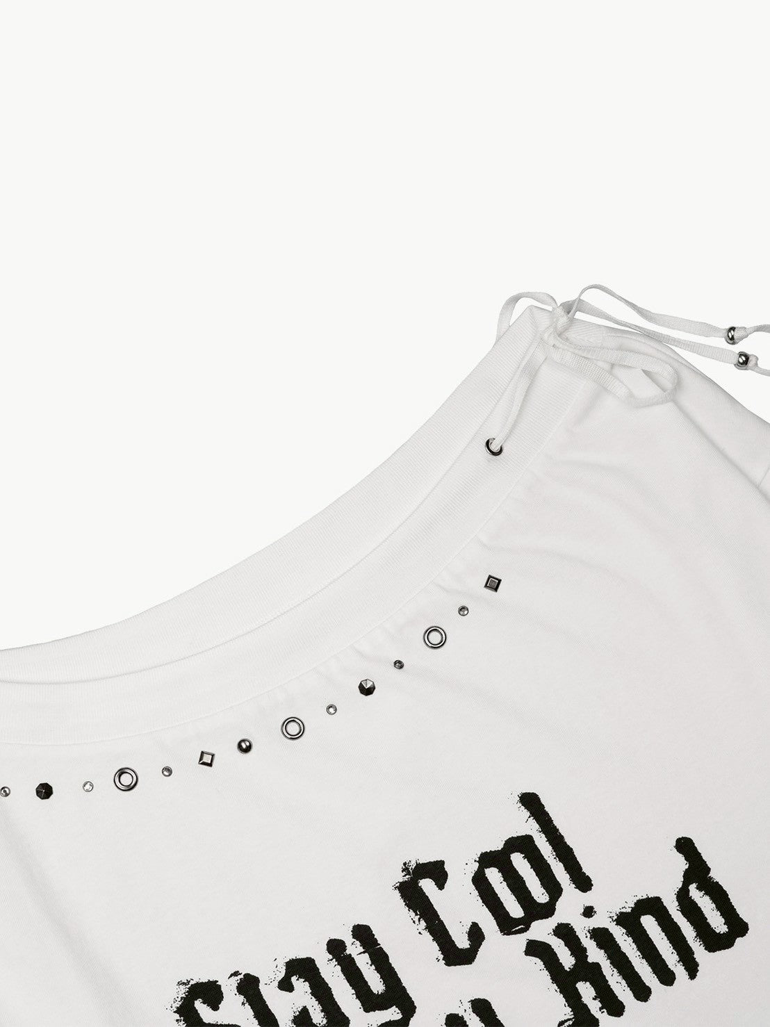 【ROUGH NECK】
Slay Off-Shoulder Top