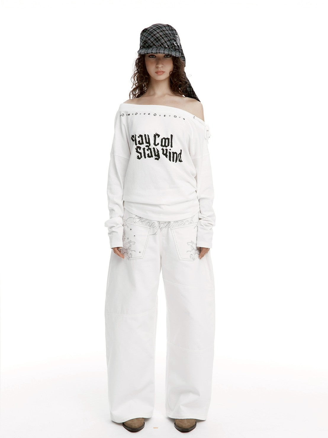 【ROUGH NECK】
Backflare Curved Pants