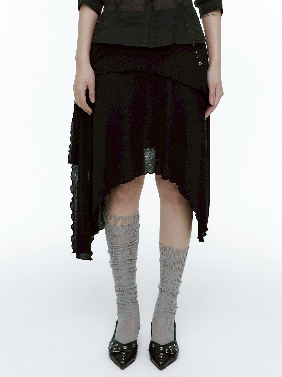 【ROUGH NECK】
Unbalanced Tie Knit Skirt