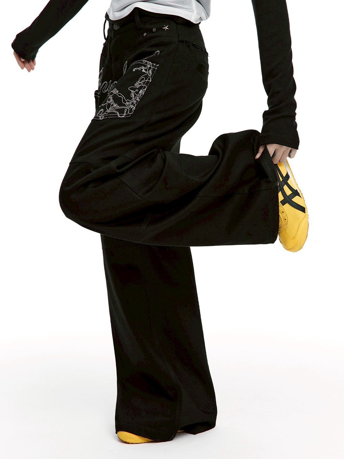 【ROUGH NECK】
Backflare Curved Pants