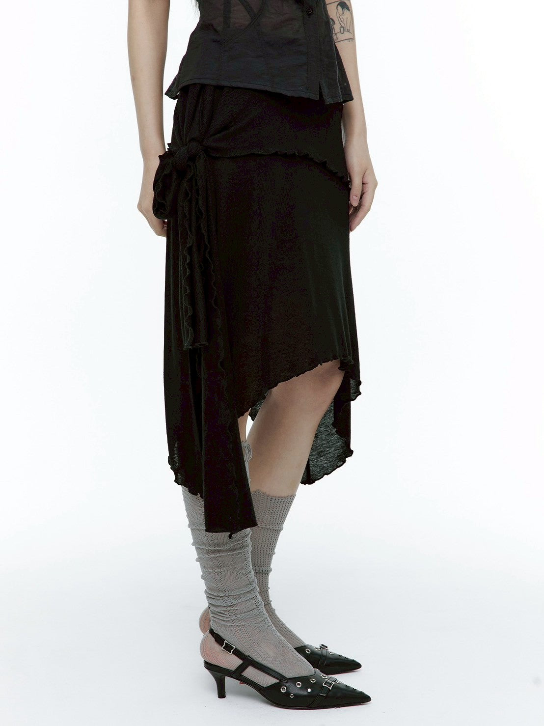 【ROUGH NECK】
Unbalanced Tie Knit Skirt