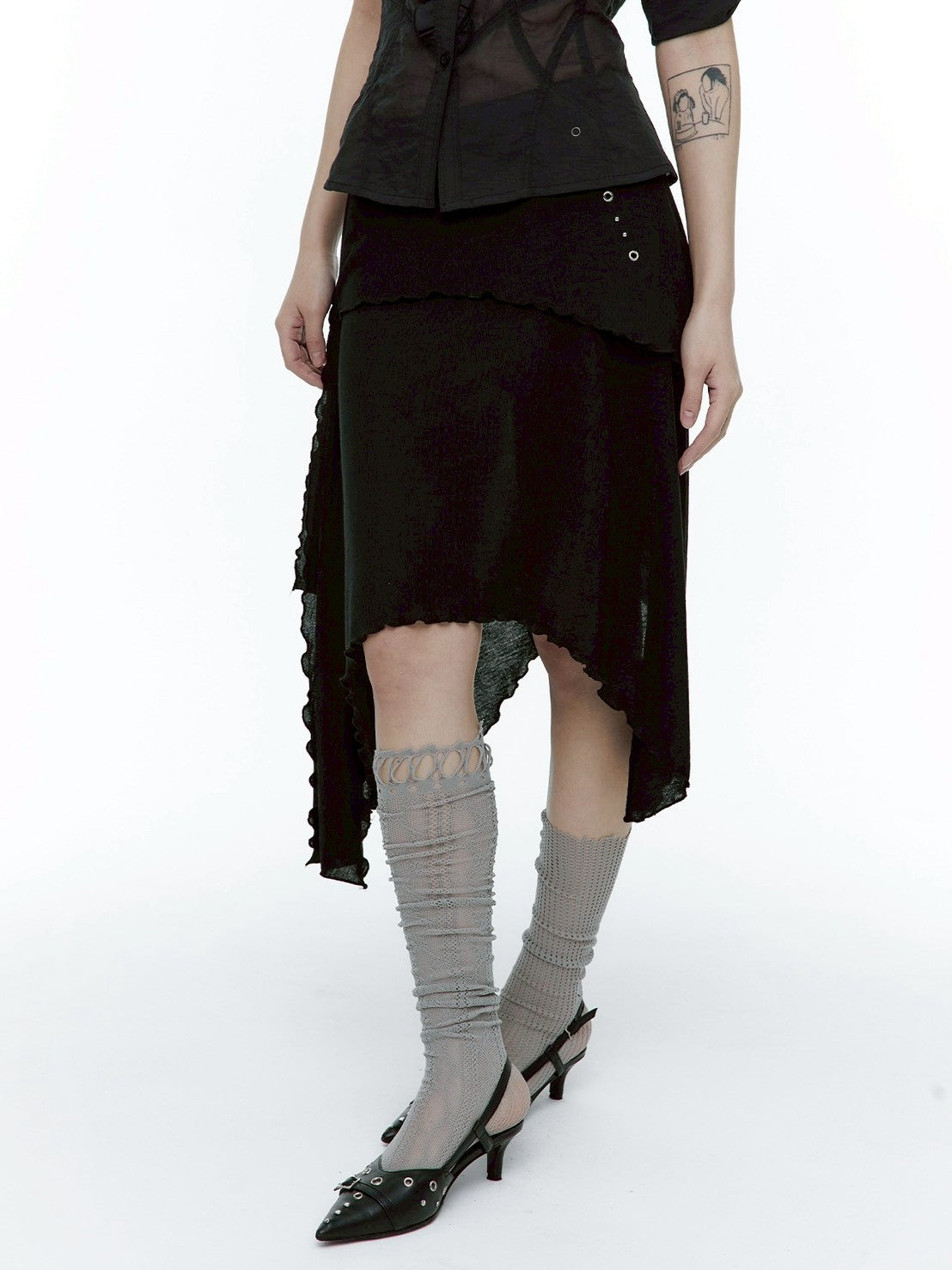 【ROUGH NECK】
Unbalanced Tie Knit Skirt