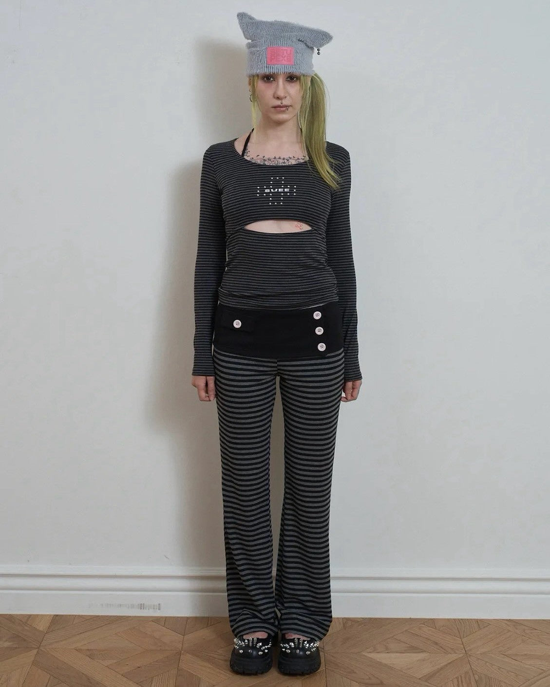 【SETUP-EXE】DEEP V-NECK BUTTON TOP