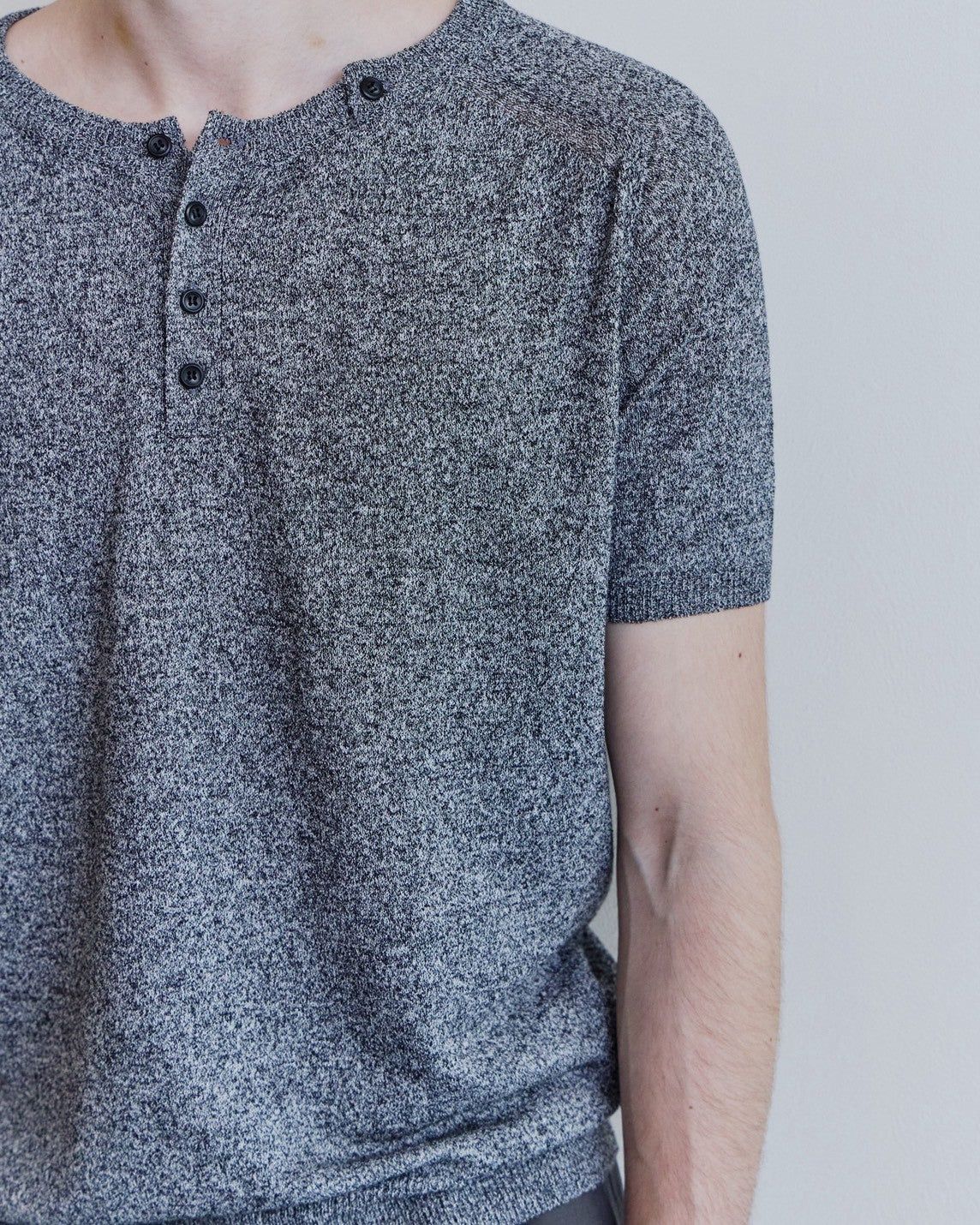 【Waviness】Saddle Line Henley-neck Half Knit