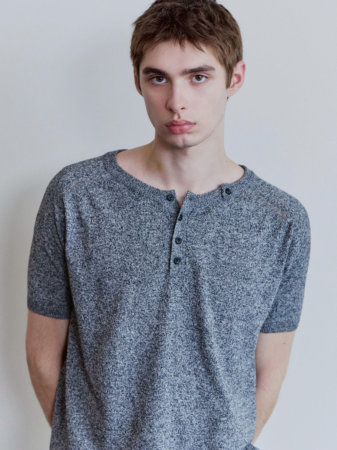 【Waviness】Saddle Line Henley-neck Half Knit
