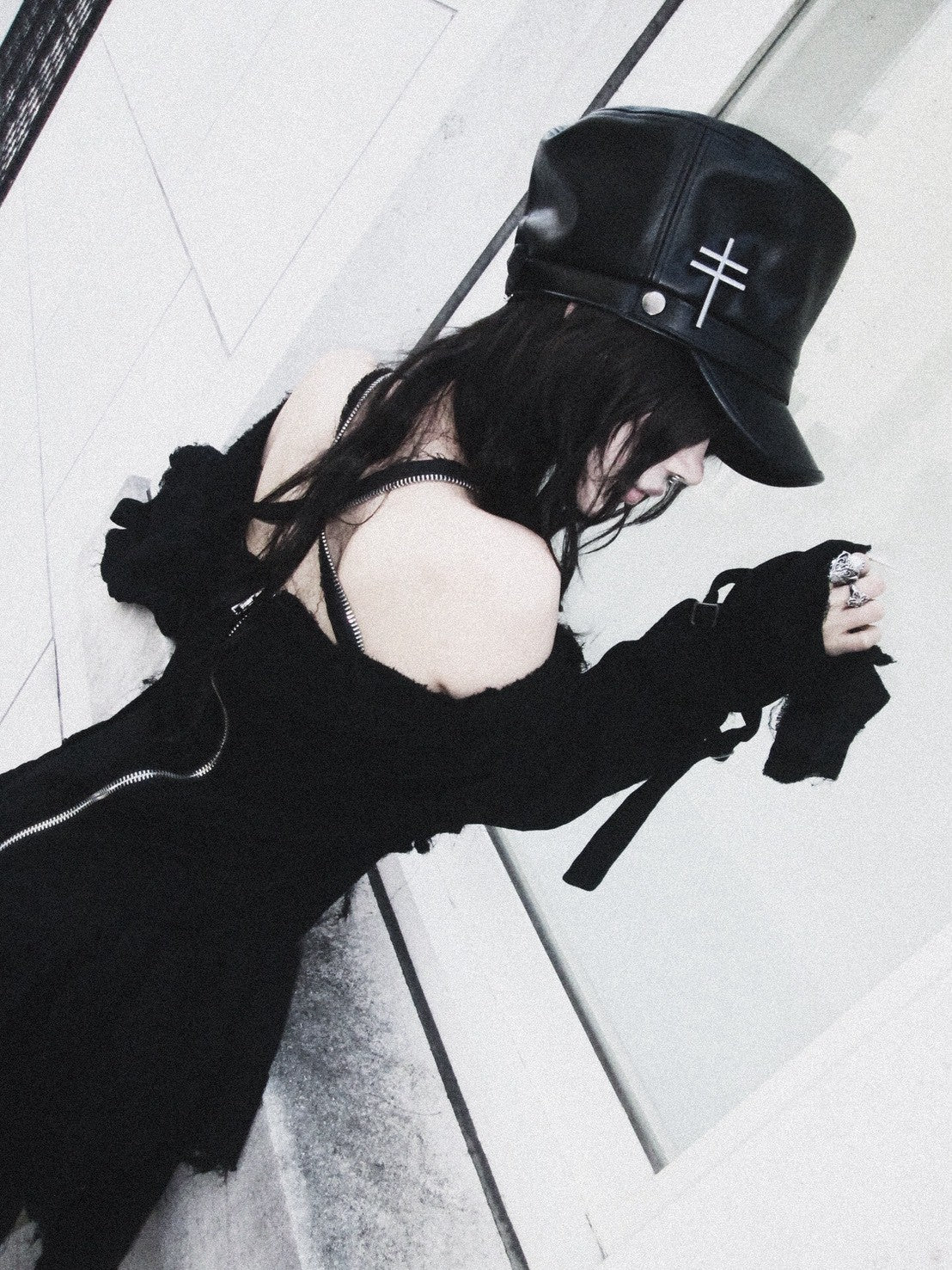 【YIKAI LABORATORY】LORRAINE CROSS SYMBOL LEATHER CAP