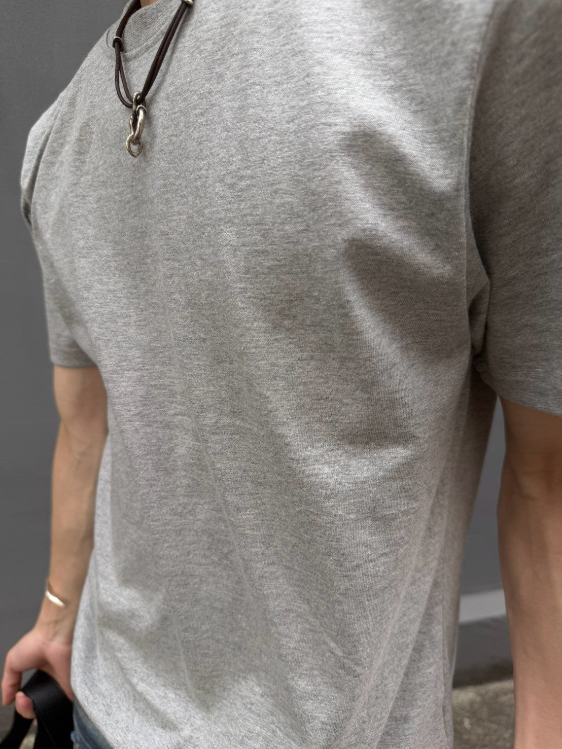 受注制【Chikashitsu +】muscle fit crop t-shirt (3color)