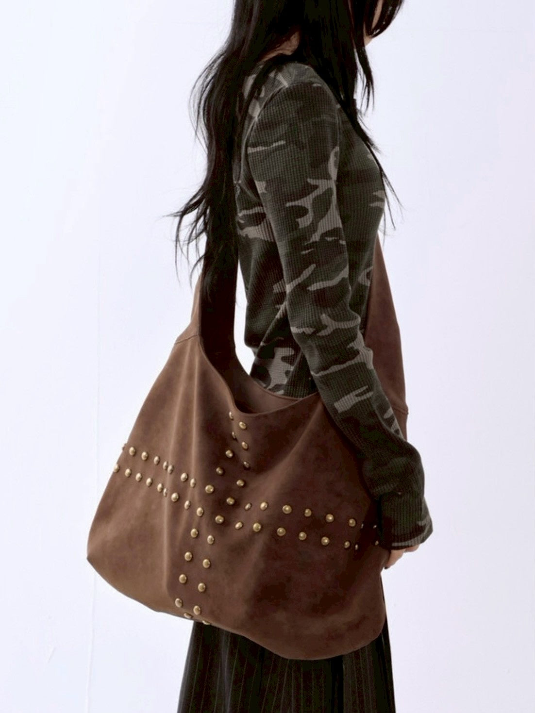 【runningHIGH】STUDDED NUBUCK MESSENGER BAG