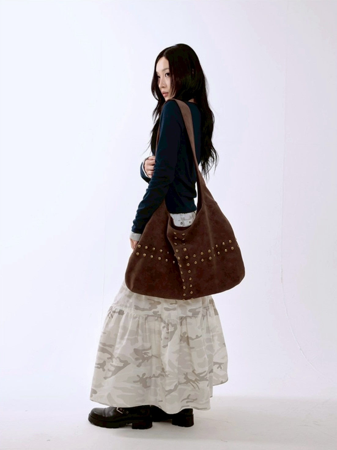 【runningHIGH】STUDDED NUBUCK MESSENGER BAG