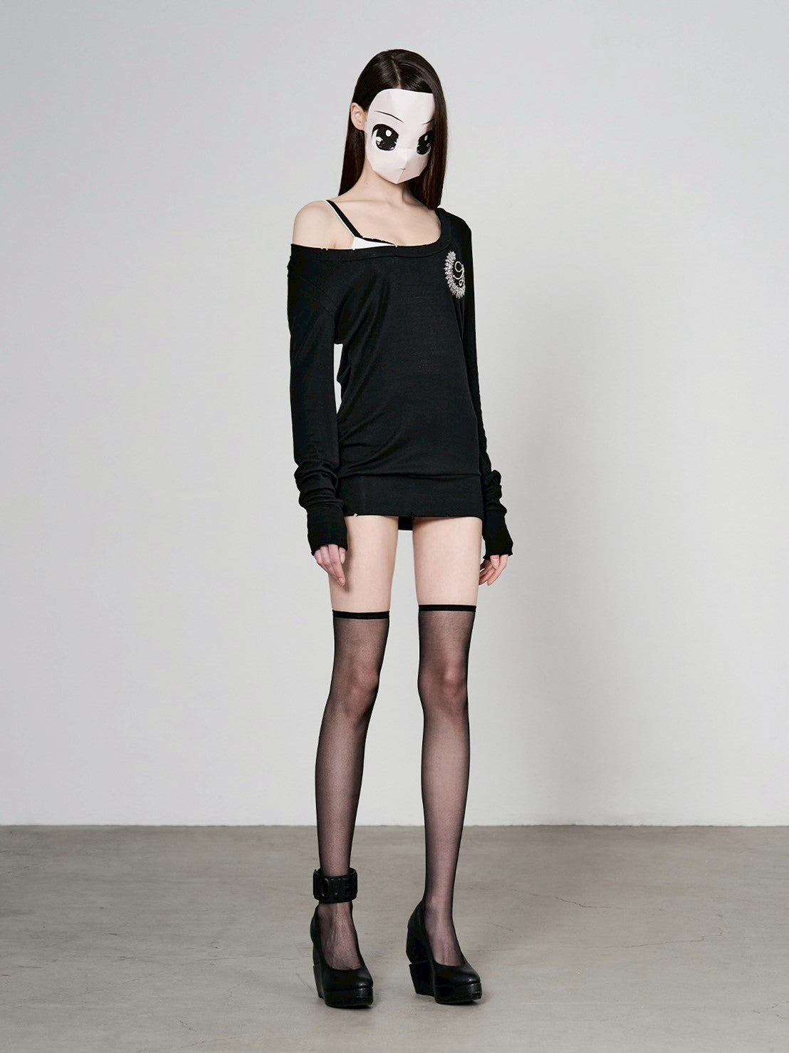 【bonnae】Beaded plunge neck top