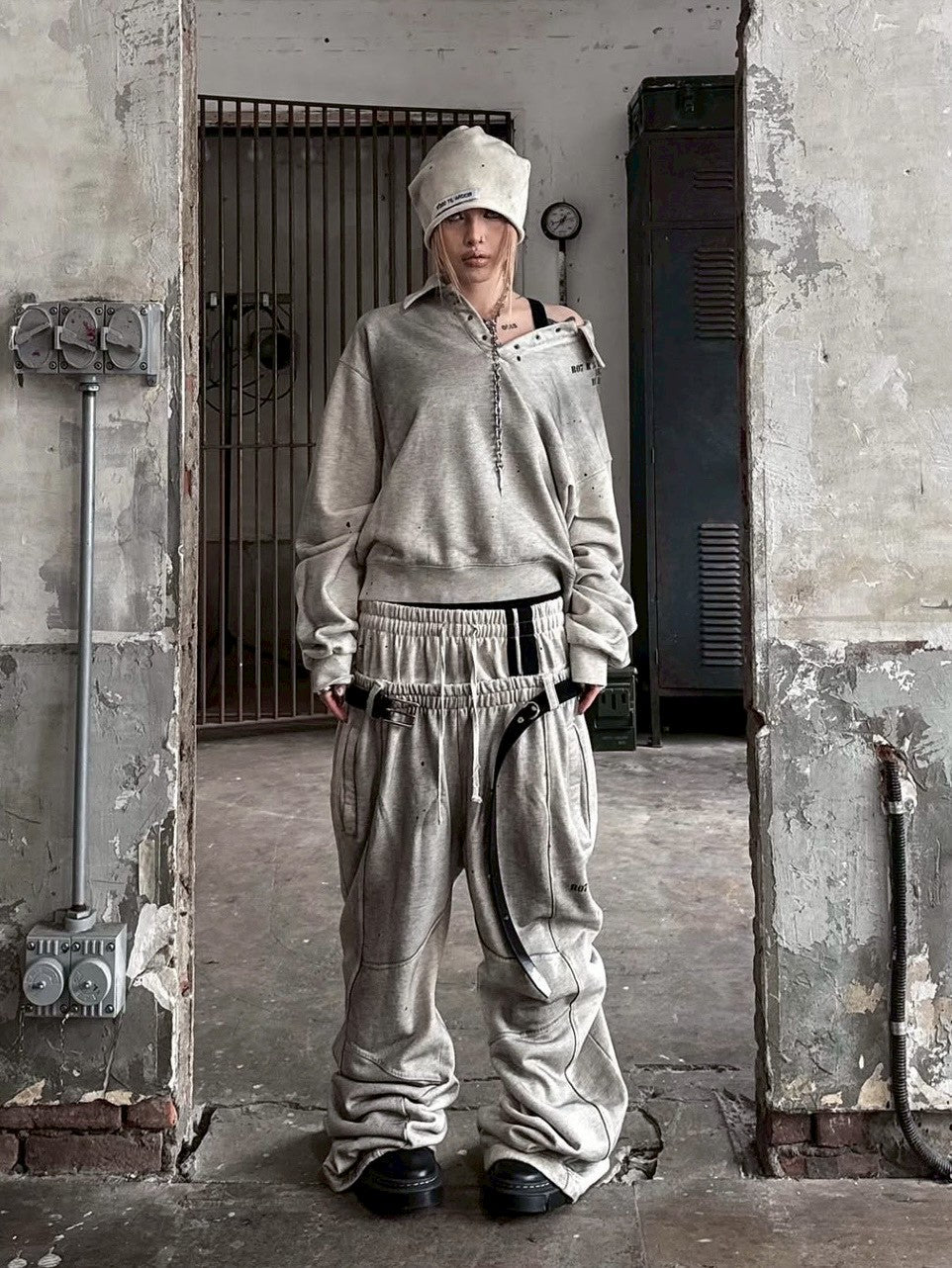 【roaringrad】Dirty Polo Sweatshirt