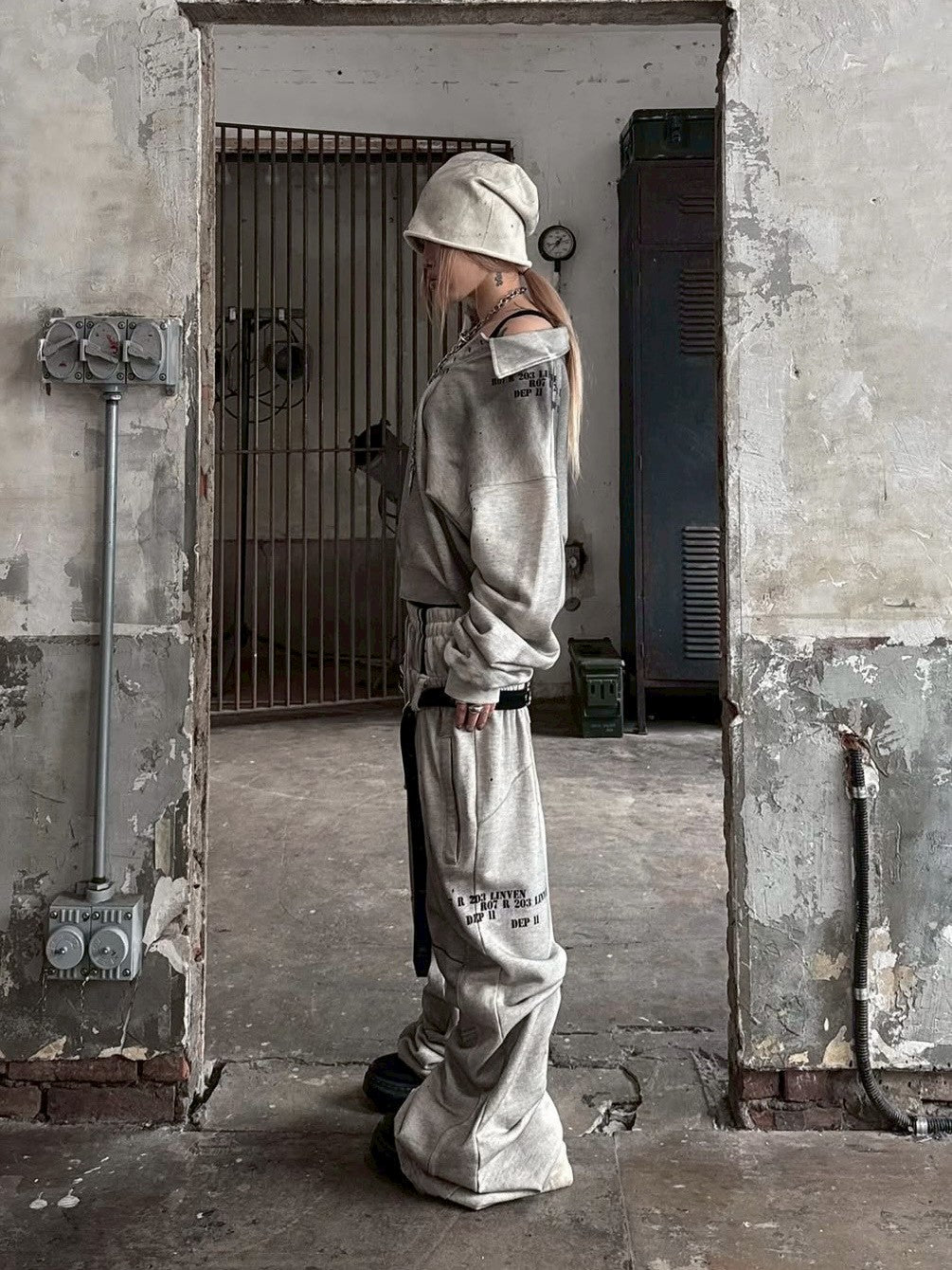 【roaringrad】Dirty Polo Sweatshirt