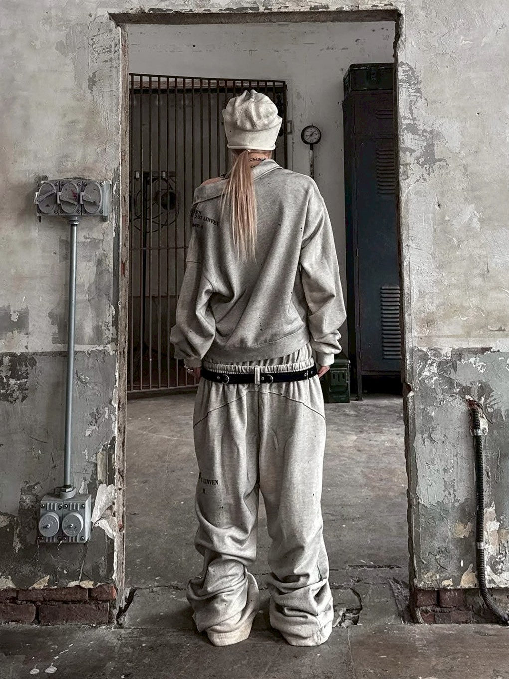 【roaringrad】Dirty Polo Sweatshirt