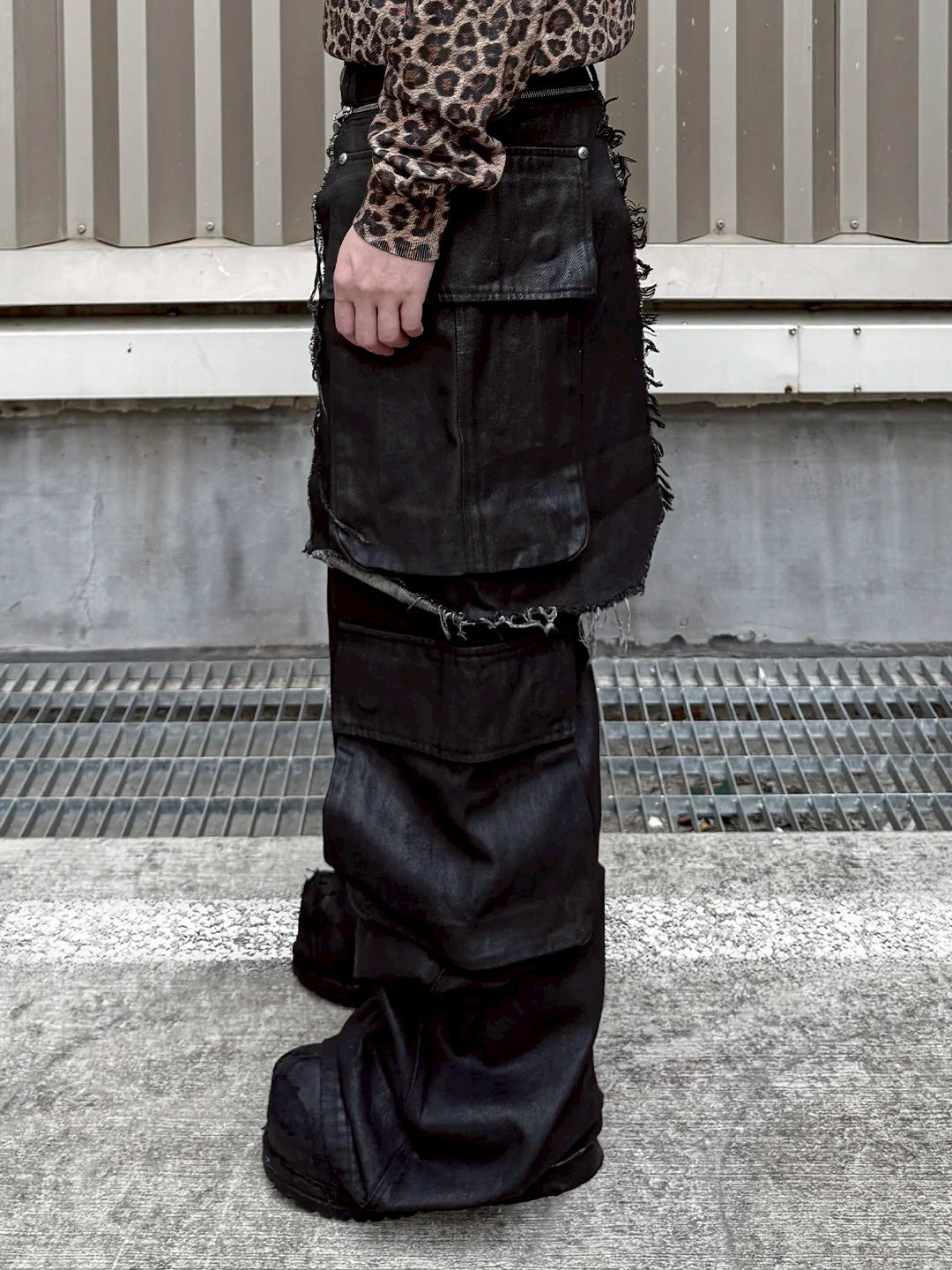【seronine】Hinge Form Wax-Brushed Layered Denim Pants