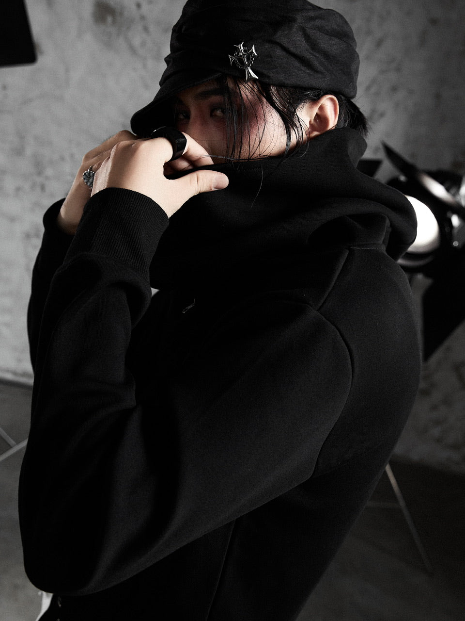 【Rosen Kreuz】GUARD NECK ZIP HOODIE