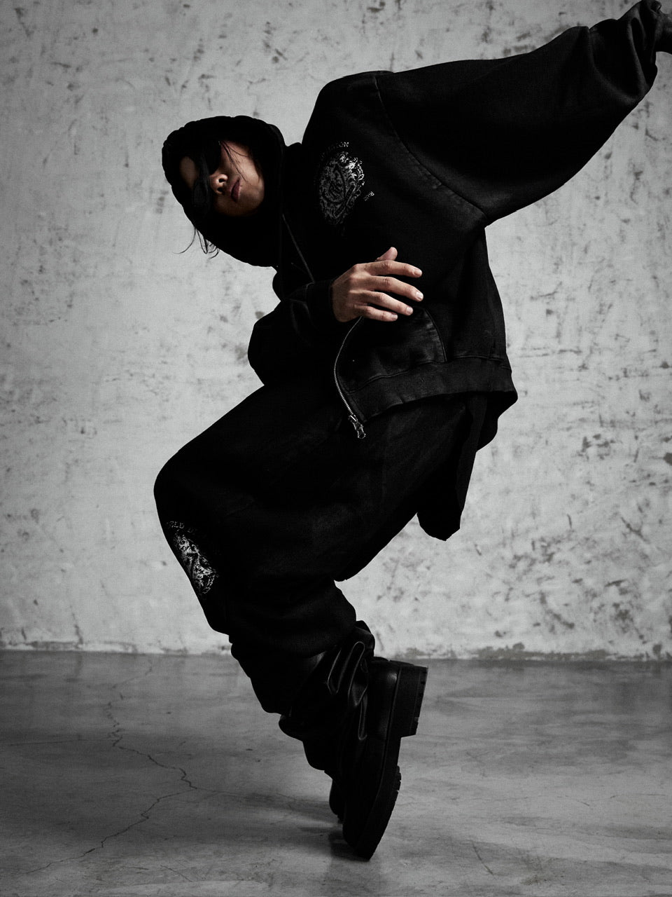 【Rosen Kreuz】COATED SHIELD ZIP UP HOODIE