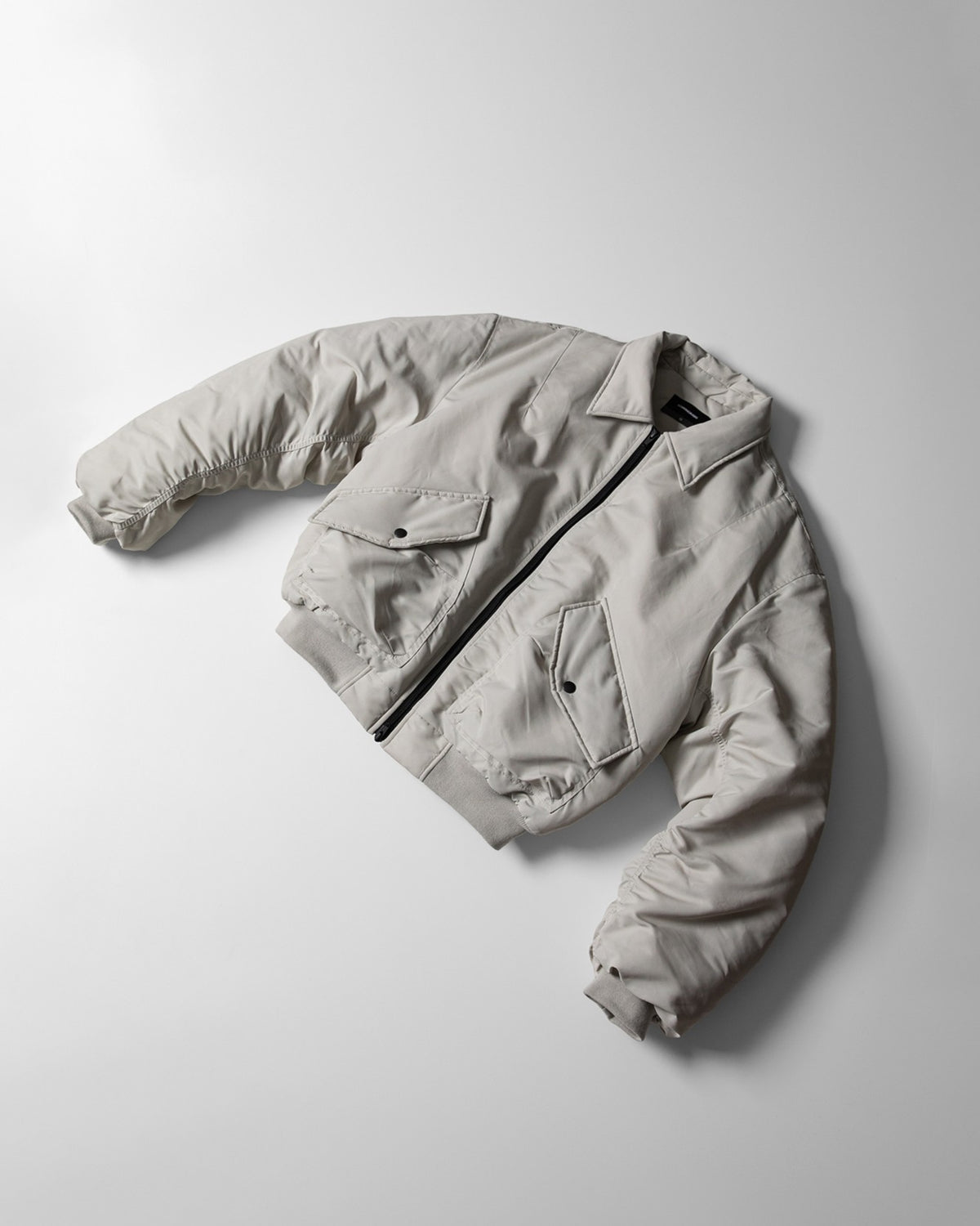 【roaringrad】26 Shirring Crop Bomber