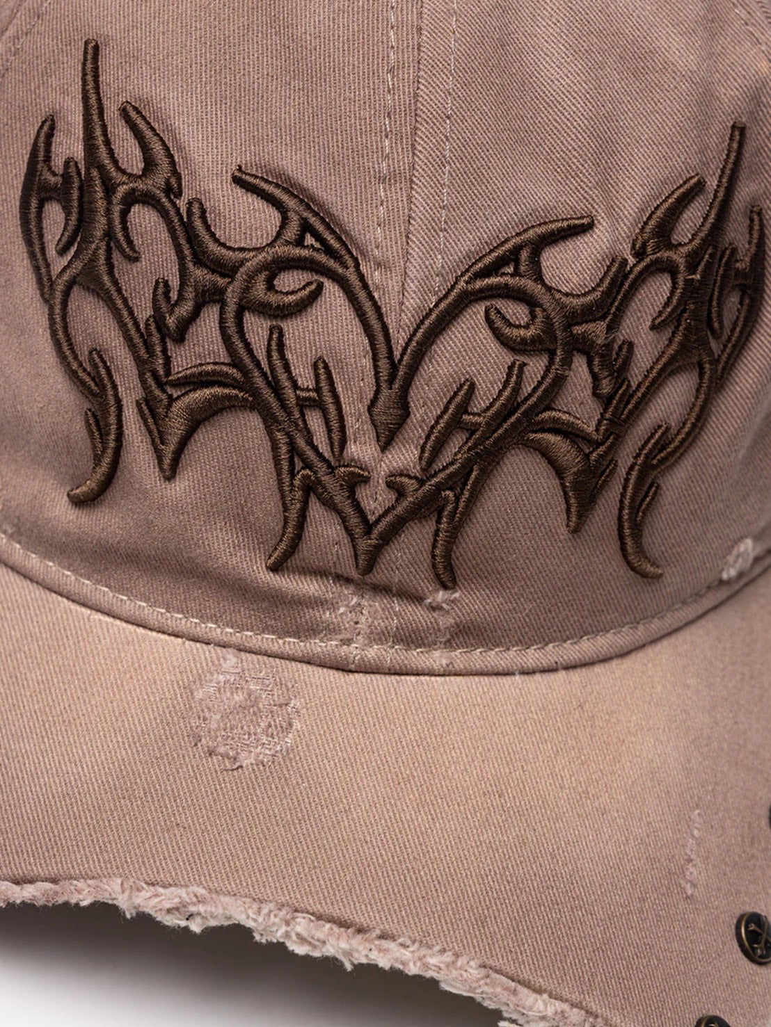 【SUPPLIER】Ripped Brim Heart Tribal 6 Panel Cap