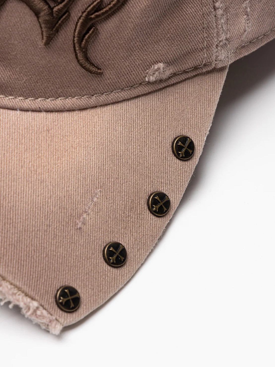 【SUPPLIER】Ripped Brim Heart Tribal 6 Panel Cap