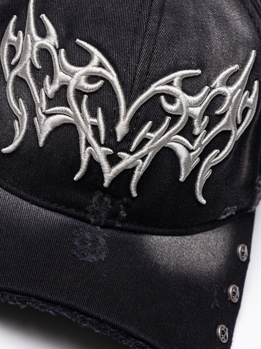 【SUPPLIER】Ripped Brim Heart Tribal 6 Panel Cap