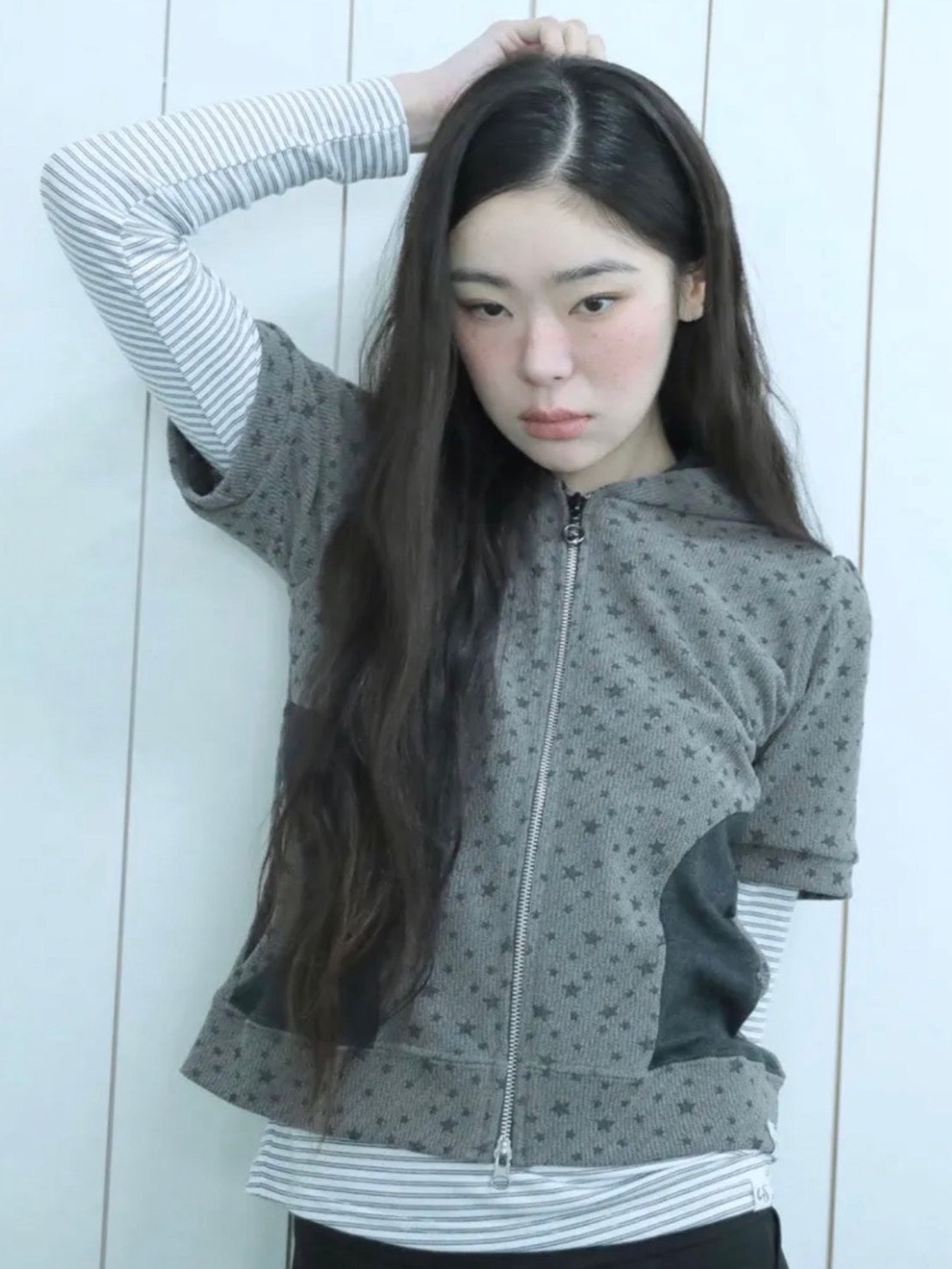 【Uglyshadow】STAR SHIRRING HOODED ZIP-UP
