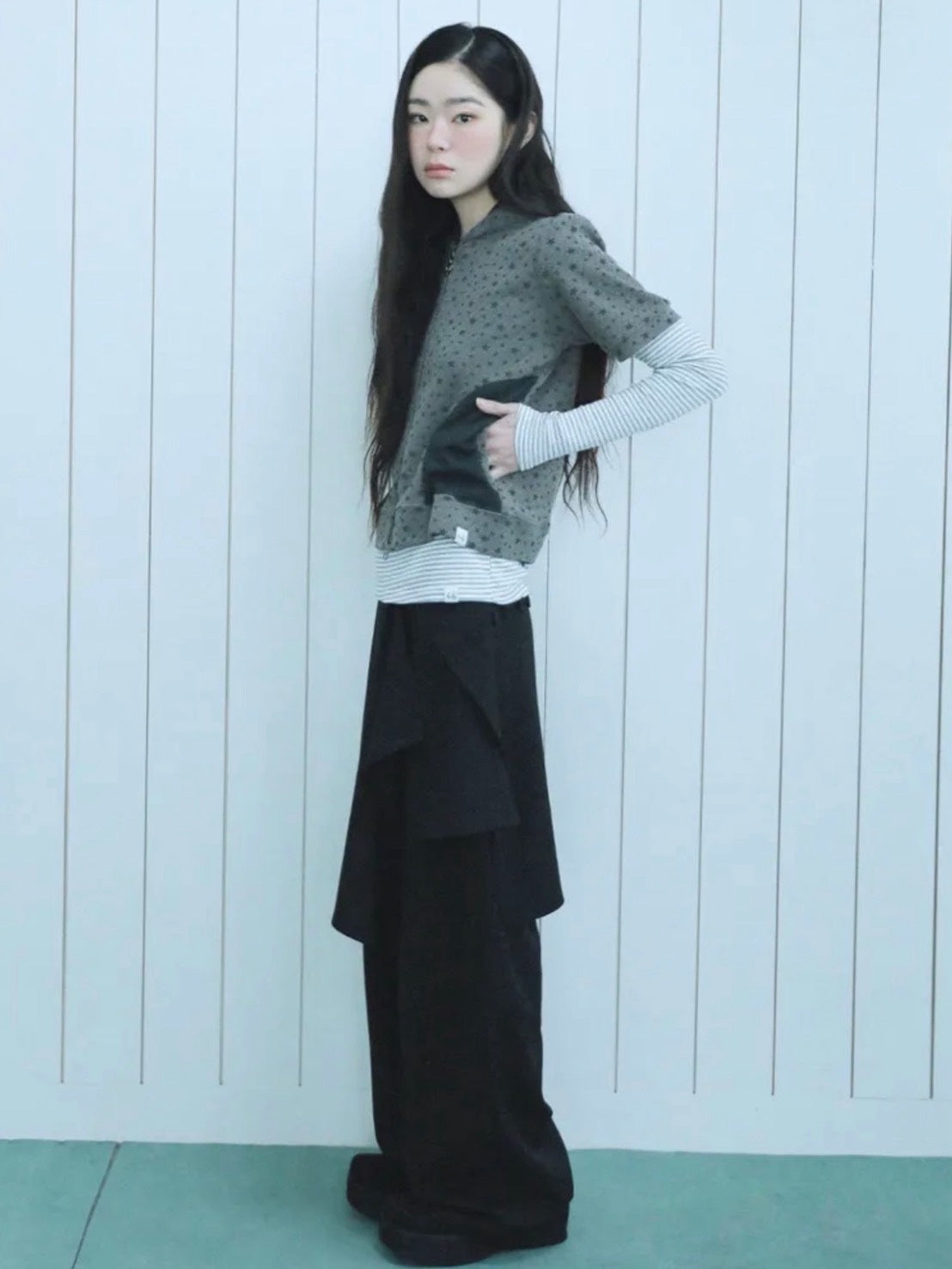 3/22 20:00発売【Uglyshadow】STAR SHIRRING HOODED ZIP-UP